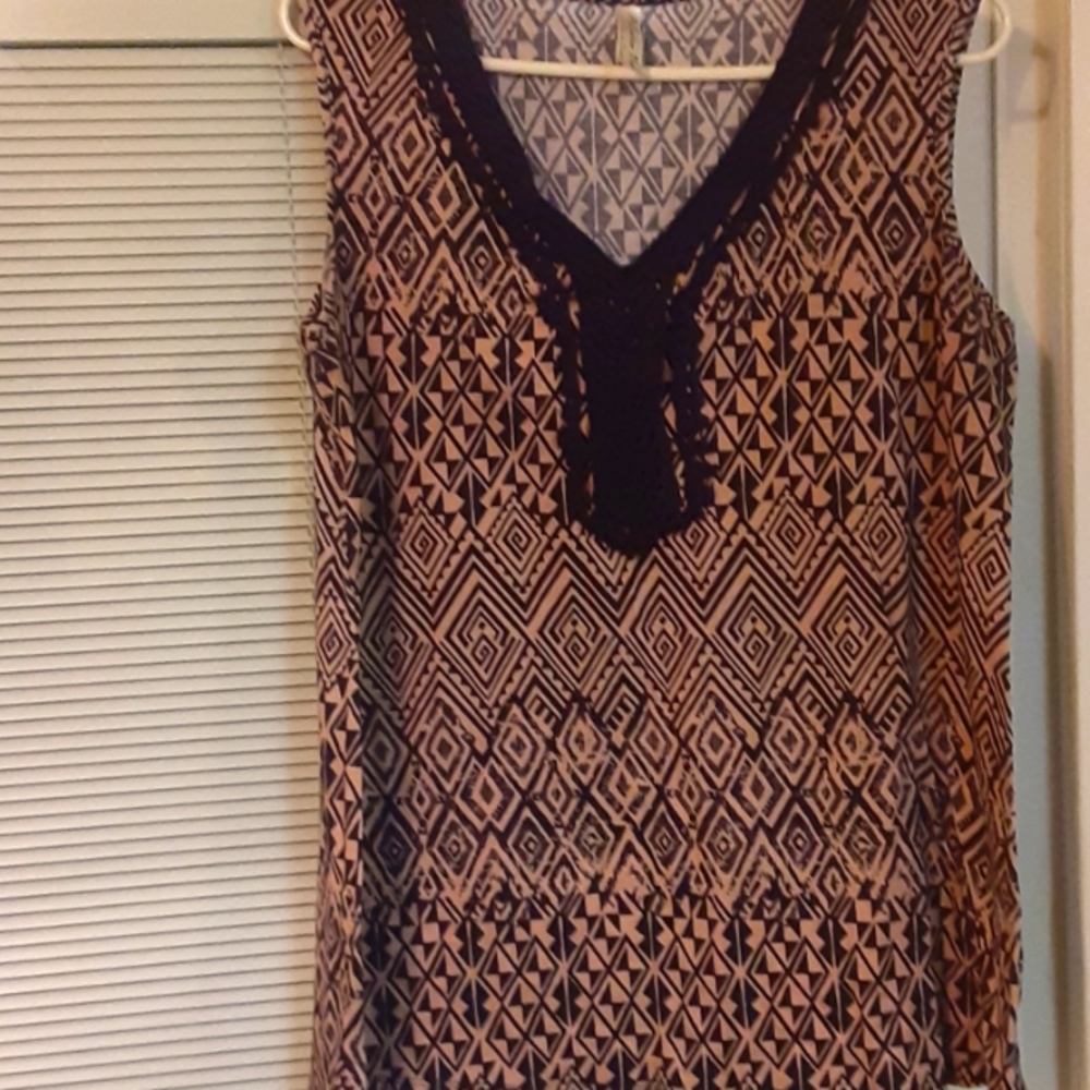 Tan and navy blue perception woman top